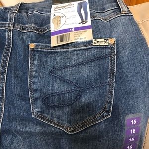 Women’s tummyless seven jeans
